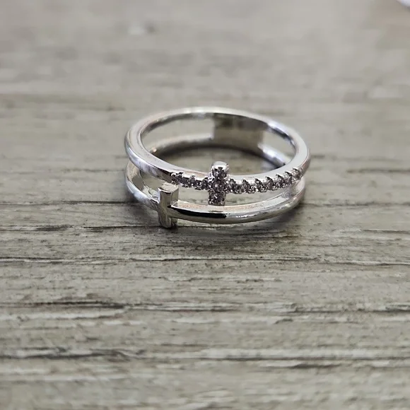 NWT CROSSES SILVER PLATED ZIRCON RING - Picture 4 of 6
